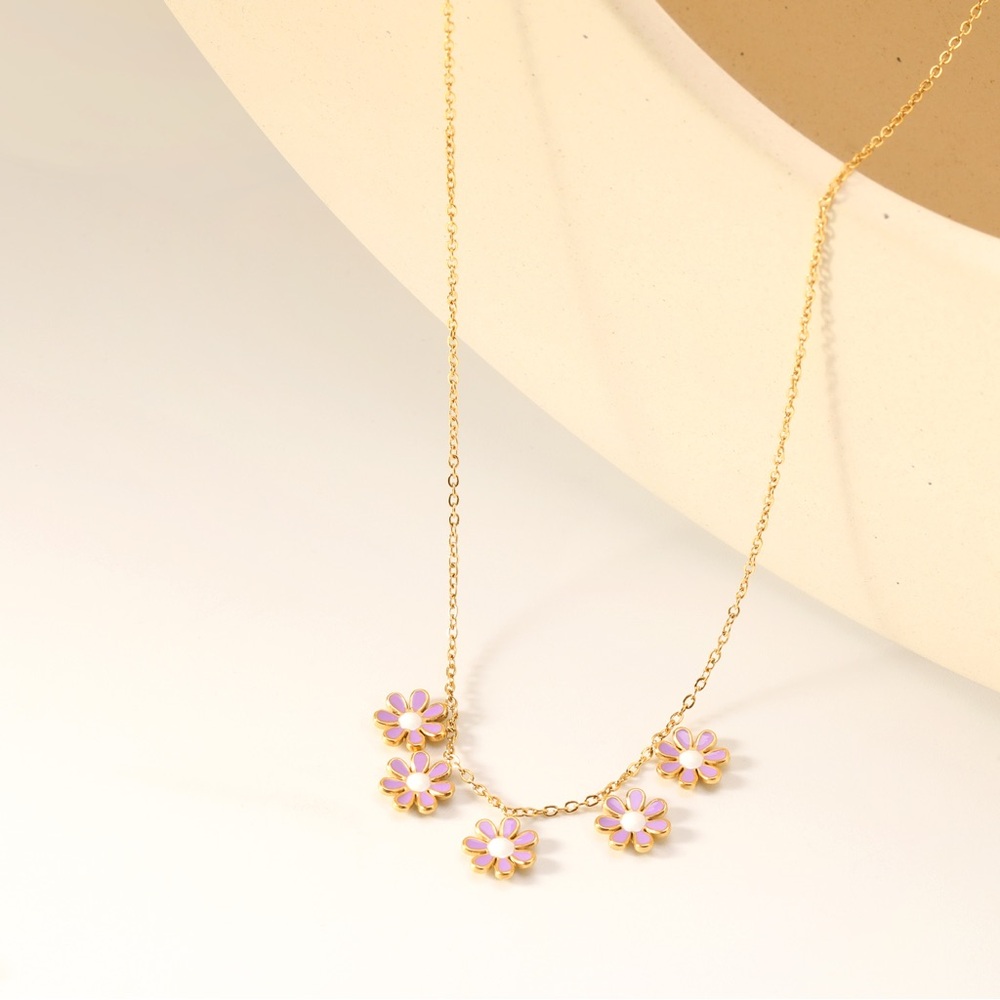 18K Gold Plated Stainless Steel Daisy Flower Necklace - Picture 3 of 5